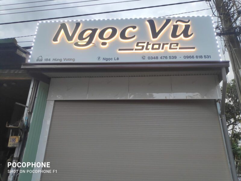 Bảng hiệu cửa hàng