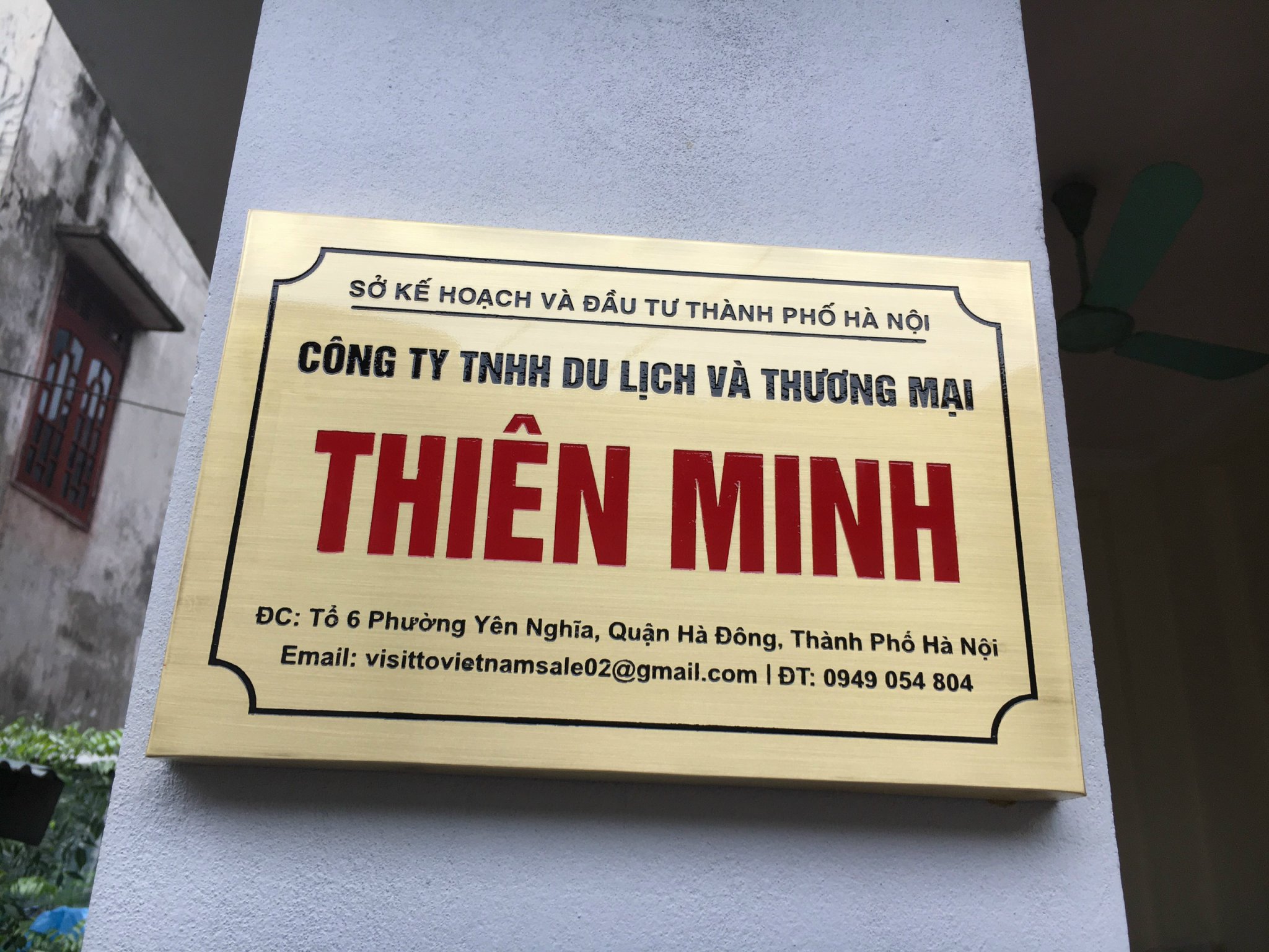 Biển Công Ty